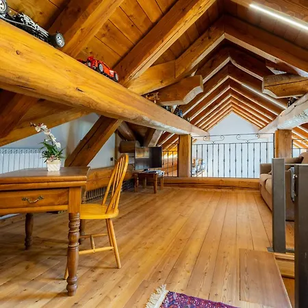 Hostdomus - Wood Apartmán